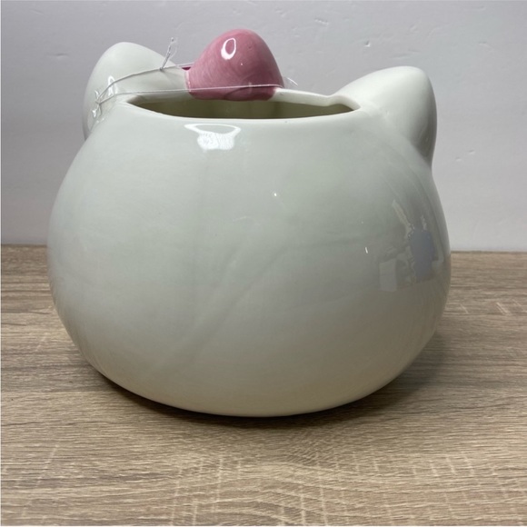 Hello Kitty Ceramic Handpainted Planter
NWT 2024 - Picture 4 of 6